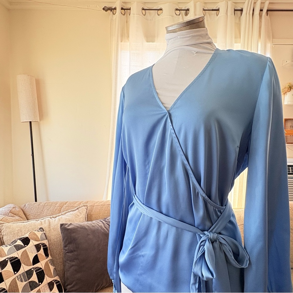INC International Concepts Classy Satiny Light Blue Blouse Unnoticeable Snag.